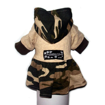 Robe avec capuchon beige et vert, couleur armé