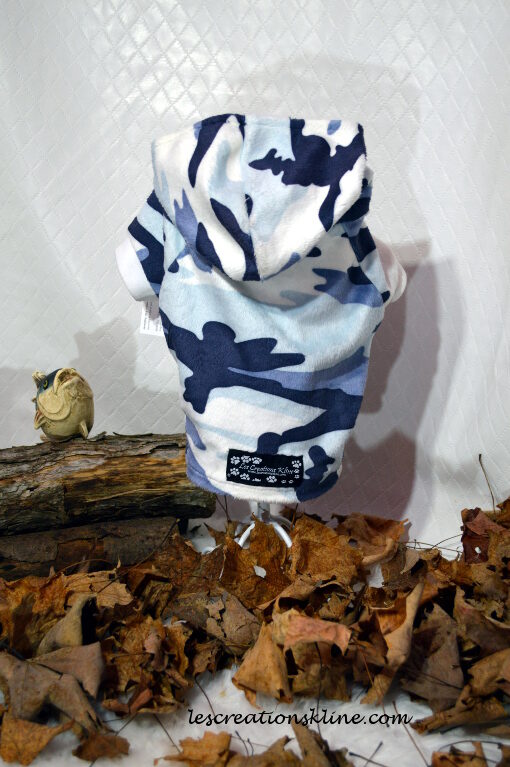 Chandail avec capuchon en micro chenille bleu