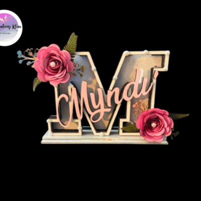 Banque en Bois Personnalisée A-Z avec Prénom et Fleurs