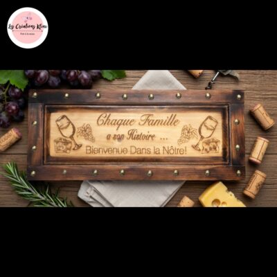 Décoration murale en bois recyclé – Porte d’armoire transformée avec gravure laser.